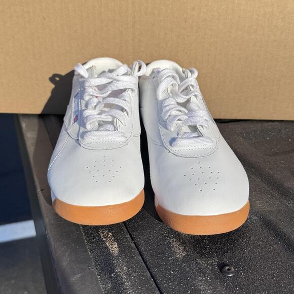 Aerobic Reebok Classic Shoes Womens 9 White Gum Low Leather Sneakers 420FZ2034‎ - Picture 3 of 12